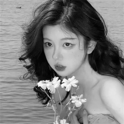 可爱黑白女头图片