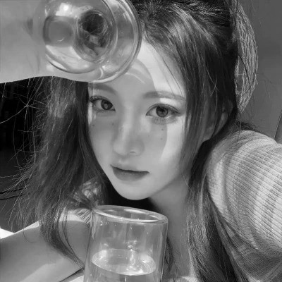 可爱黑白女头图片