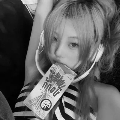 可爱黑白女头图片