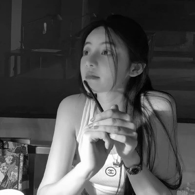 黑白高清女生可爱头像真人图片