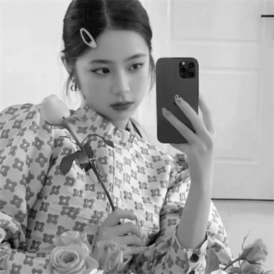 黑白高清女生可爱头像真人图片