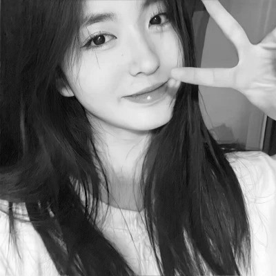 黑白高清女生可爱头像真人图片