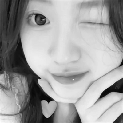 黑白高清女生可爱头像真人图片