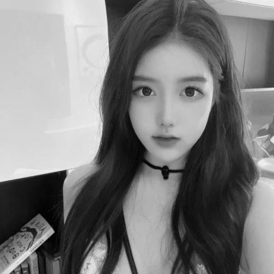 黑白高清女生可爱头像真人图片