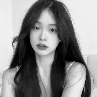 黑白高清女生可爱头像真人图片