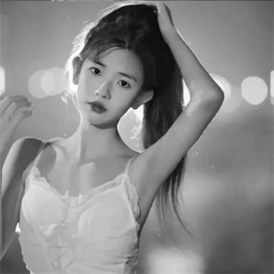黑白高清女生可爱头像真人图片