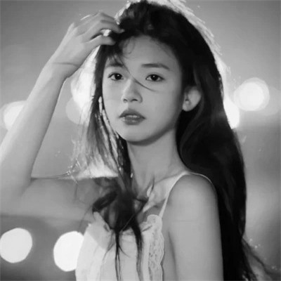 黑白高清女生可爱头像真人图片