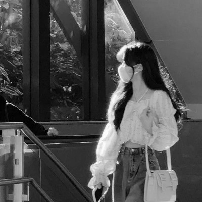 黑白高清女生可爱头像真人图片