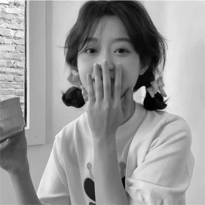 黑白高清女生可爱头像真人图片