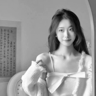 黑白高清女生可爱头像真人图片