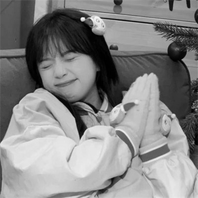 黑白高清女生可爱头像真人图片