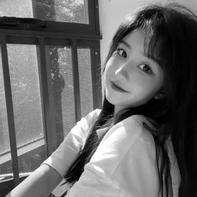 黑白高清女生可爱头像真人图片