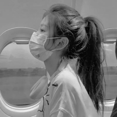 黑白高清女生可爱头像真人图片