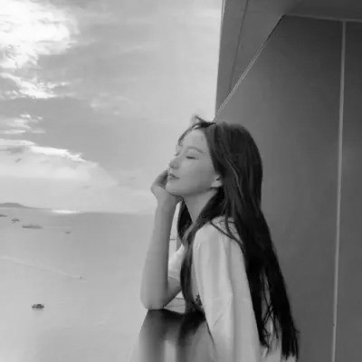黑白高清女生可爱头像真人图片