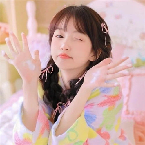 2025年最火女生微信头像图片