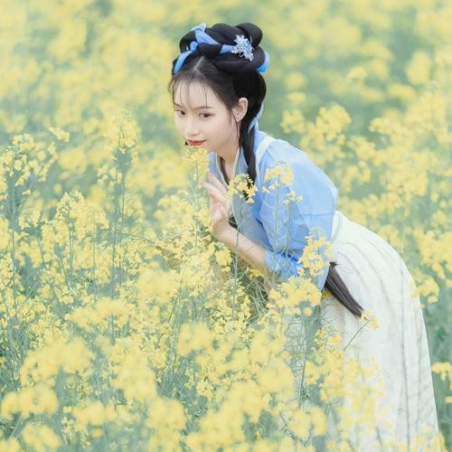 2025年最火女生微信头像图片