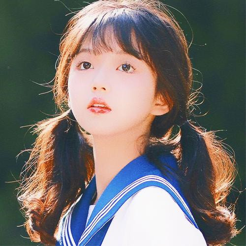 2025年最火女生微信头像图片