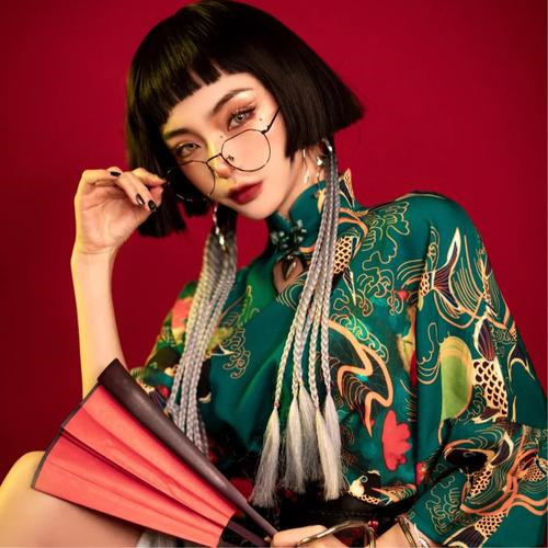 2025年最火女生微信头像图片