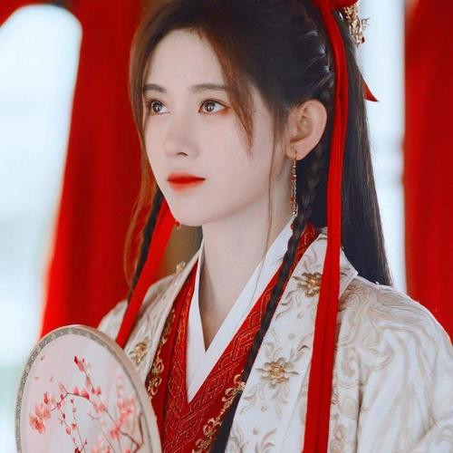 2025年最火女生微信头像图片