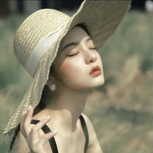 2025年最火女生微信头像图片