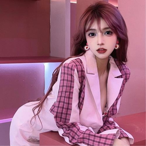 2025年最火女生微信头像图片