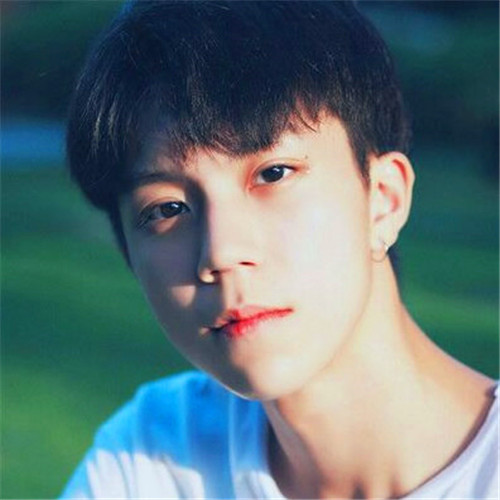 2025最潮最火男生头像图片