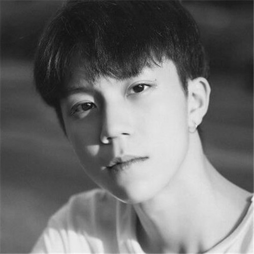 黑白男生头像高冷气质高清图片