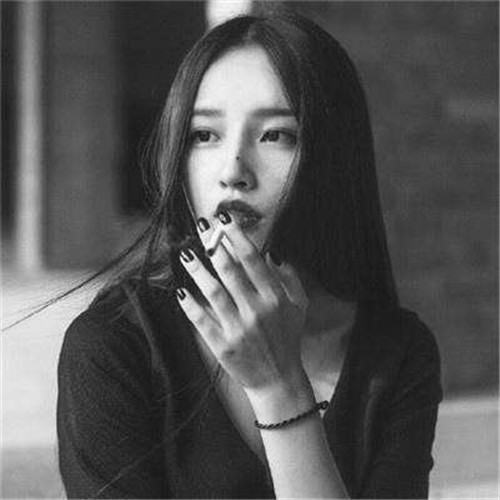女生冷酷无情霸气黑白头像图片