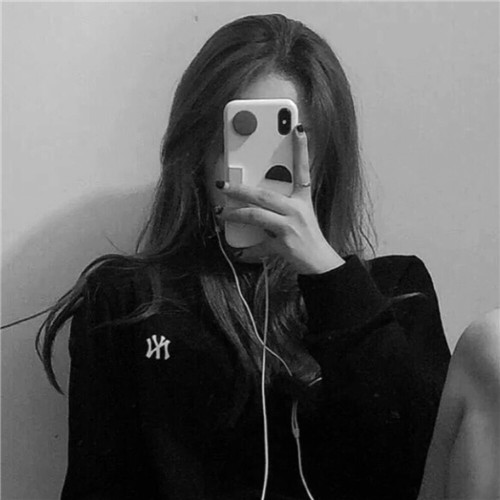女生冷酷无情霸气黑白头像图片