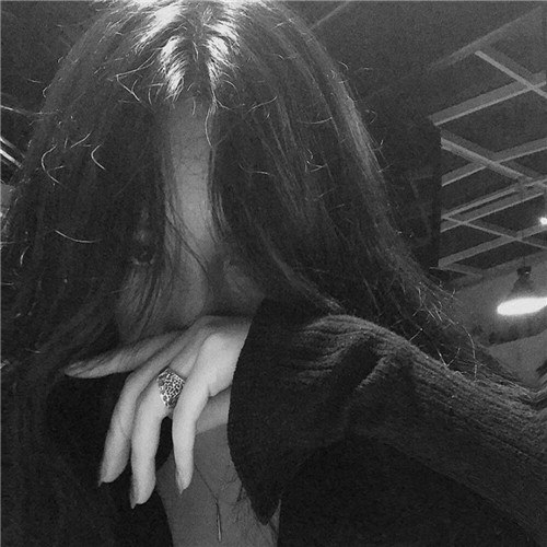 女生冷酷无情霸气黑白头像图片