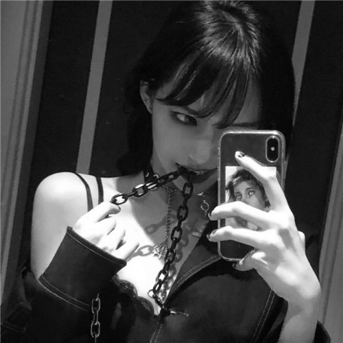 女生冷酷无情霸气黑白头像图片