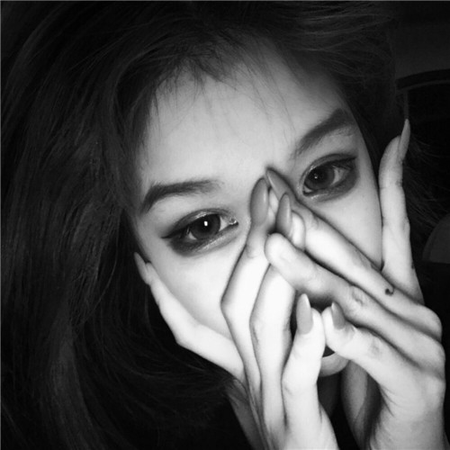 女生冷酷无情霸气黑白头像图片
