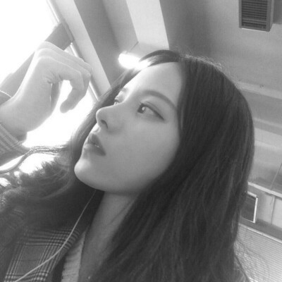 黑白女头可爱真人图片
