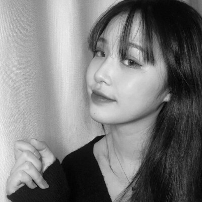 黑白女头可爱真人图片