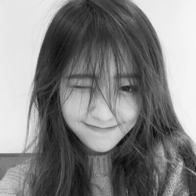 黑白女头可爱真人图片