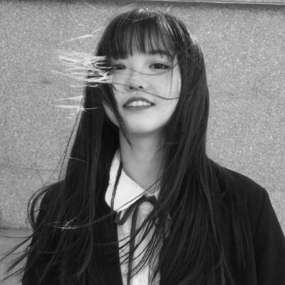 黑白女头可爱真人图片