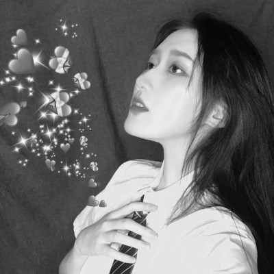 黑白女头可爱真人图片