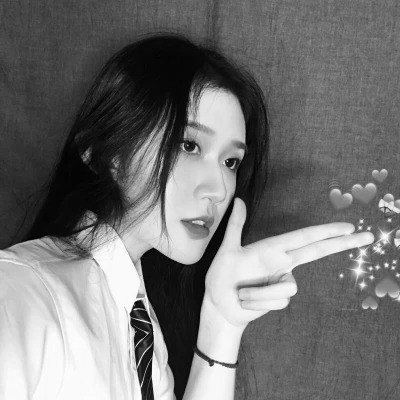 黑白女头可爱真人图片