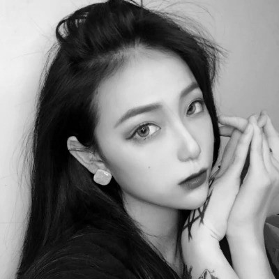 黑白女头可爱真人图片