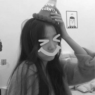 黑白女头可爱真人图片