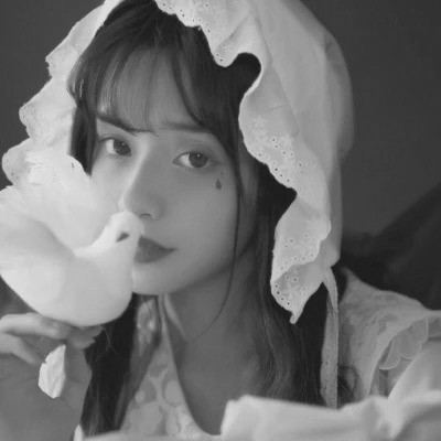 黑白女头可爱真人图片
