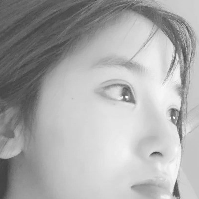 黑白女头可爱真人图片