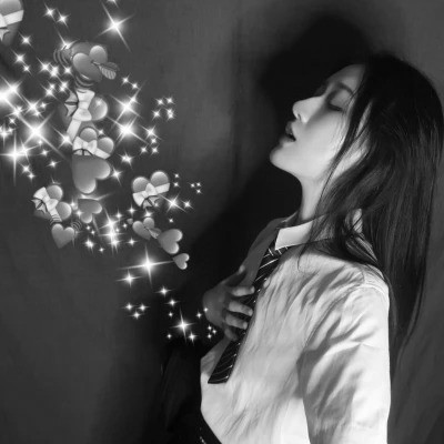 黑白女头可爱真人图片