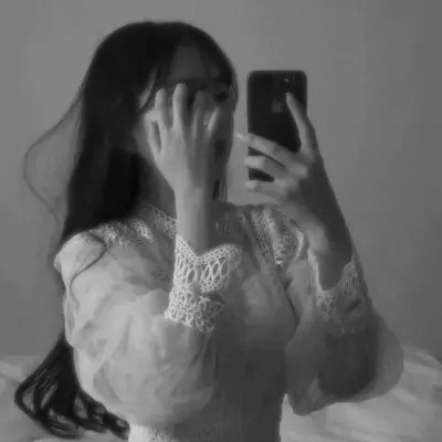 黑白女头可爱真人图片