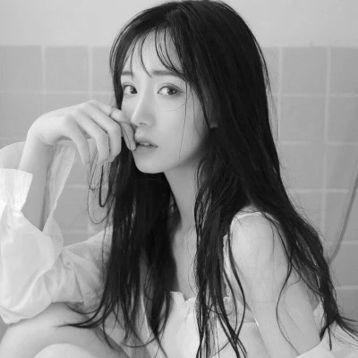 黑白女头可爱真人图片
