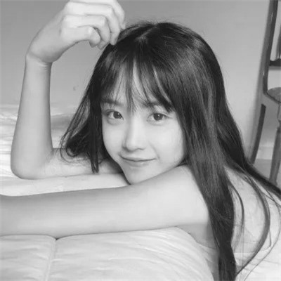黑白女头可爱真人图片