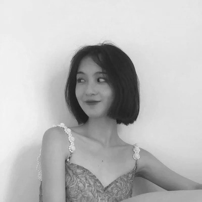 黑白女头可爱真人图片
