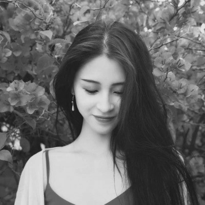 黑白女头可爱真人图片