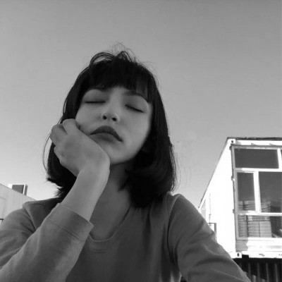 黑白女头可爱真人图片