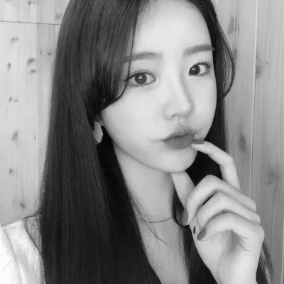 黑白女头可爱真人图片